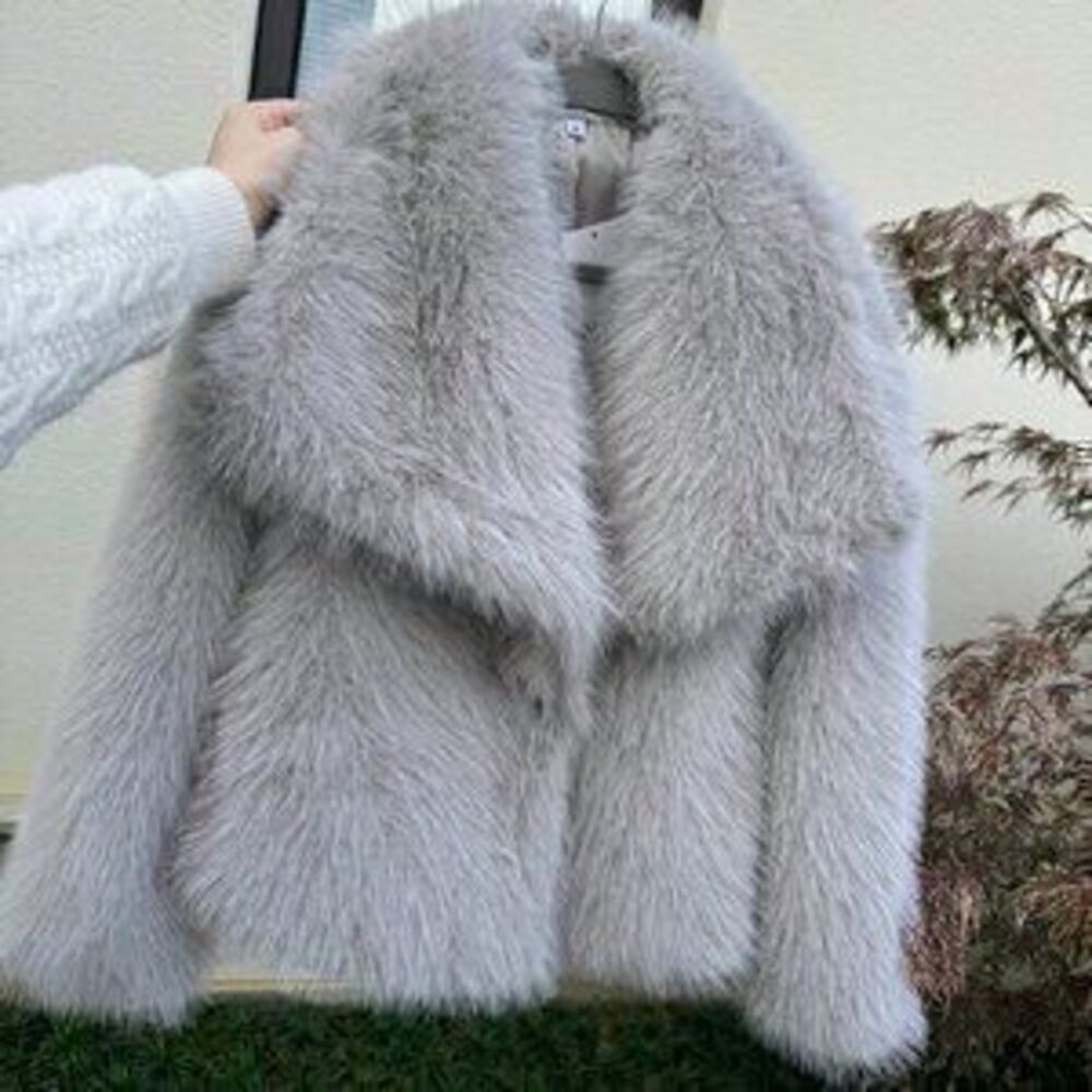 K Casual Women's Thick Faux Fur oversized Collar Jacket - Picture 3 of 3